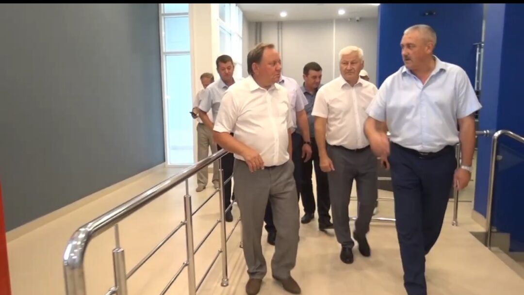 Депутат Госдумы и главы восточных районов побывали на ФОКе