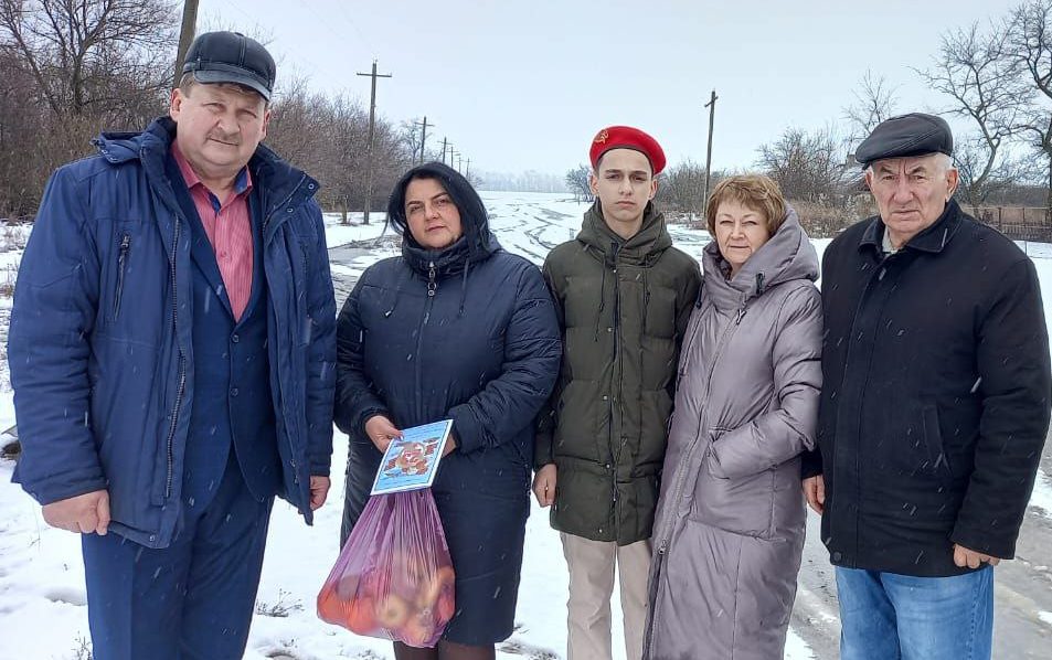 Единороссы поздравили семьи участников спецоперации
