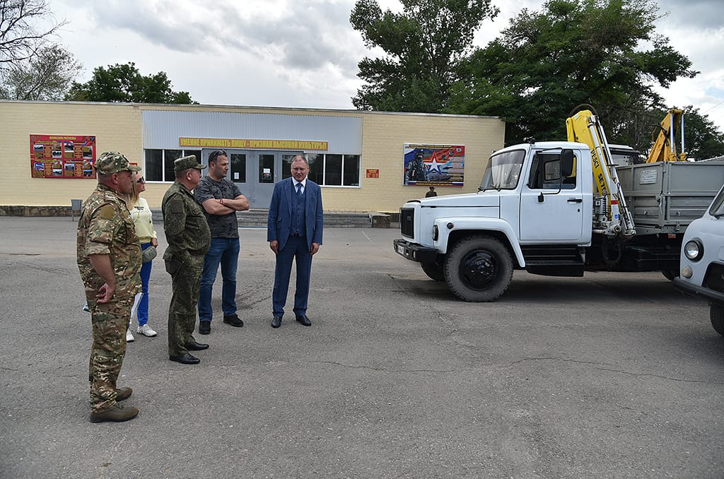 Депутат «Единой России» Владимир Ревенко передал автотранспорт в зону СВО для донских военнослужащих