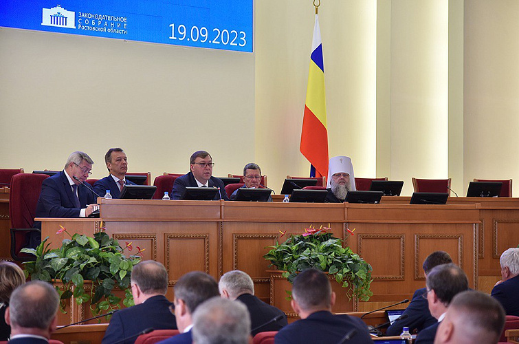 Слуцкий и Голубев отказались от мандатов депутатов парламента Ростовской области