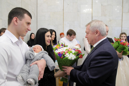 В РОСТОВСКОЙ ОБЛАСТИ ДЕЙСТВИЕ ПРОГРАММЫ РЕГИОНАЛЬНОГО МАТКАПИТАЛА ПРОДЛИЛИ ДО 2030 ГОДА