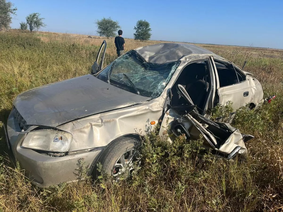 В Ростовской области 18-летний водитель и двое пассажиров пострадали в ДТП